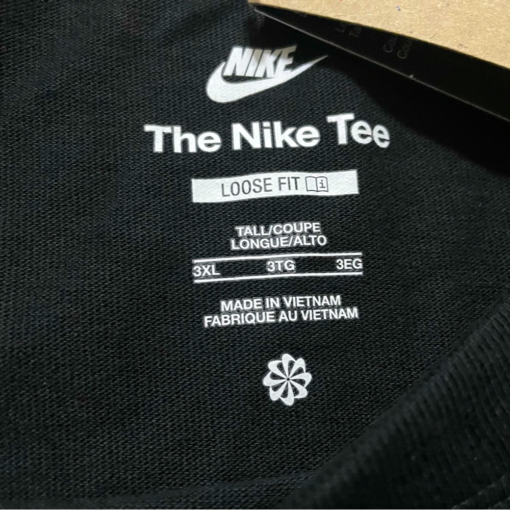 Nike - Picture 3 of 5